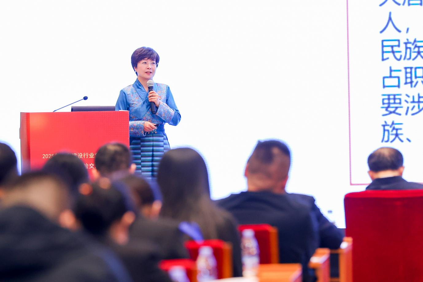 06-唐萍作交流.png 06-唐萍作交流.png