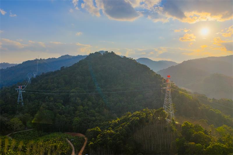 中老500千伏联网工程全线贯通 “电力丝路”实现云端“击掌”-2 800.jpg 中老500千伏联网工程全线贯通 “电力丝路”实现云端“击掌”-2 800.jpg